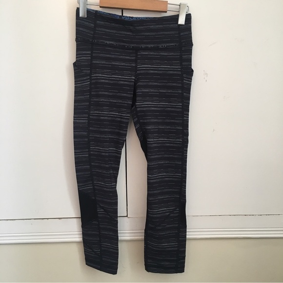 𝅺LULULEMON Pace Rival Crop Cyber Stripe Naval Blue Black / Black - Picture 3 of 8